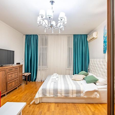 Just Another Comfy Apartment On The Main Squere. 2 Bedrooms, Own Heating, Ac 리비프 외부 사진