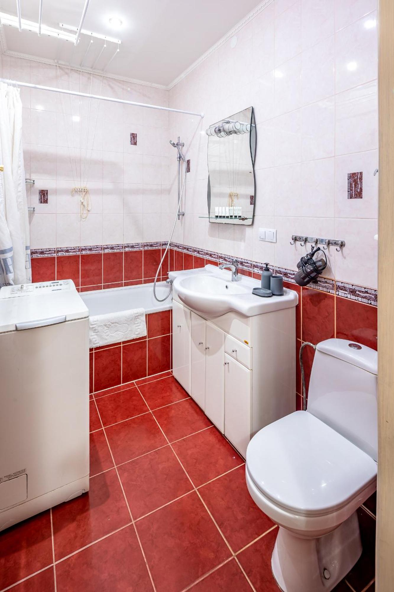 Just Another Comfy Apartment On The Main Squere. 2 Bedrooms, Own Heating, Ac 리비프 외부 사진