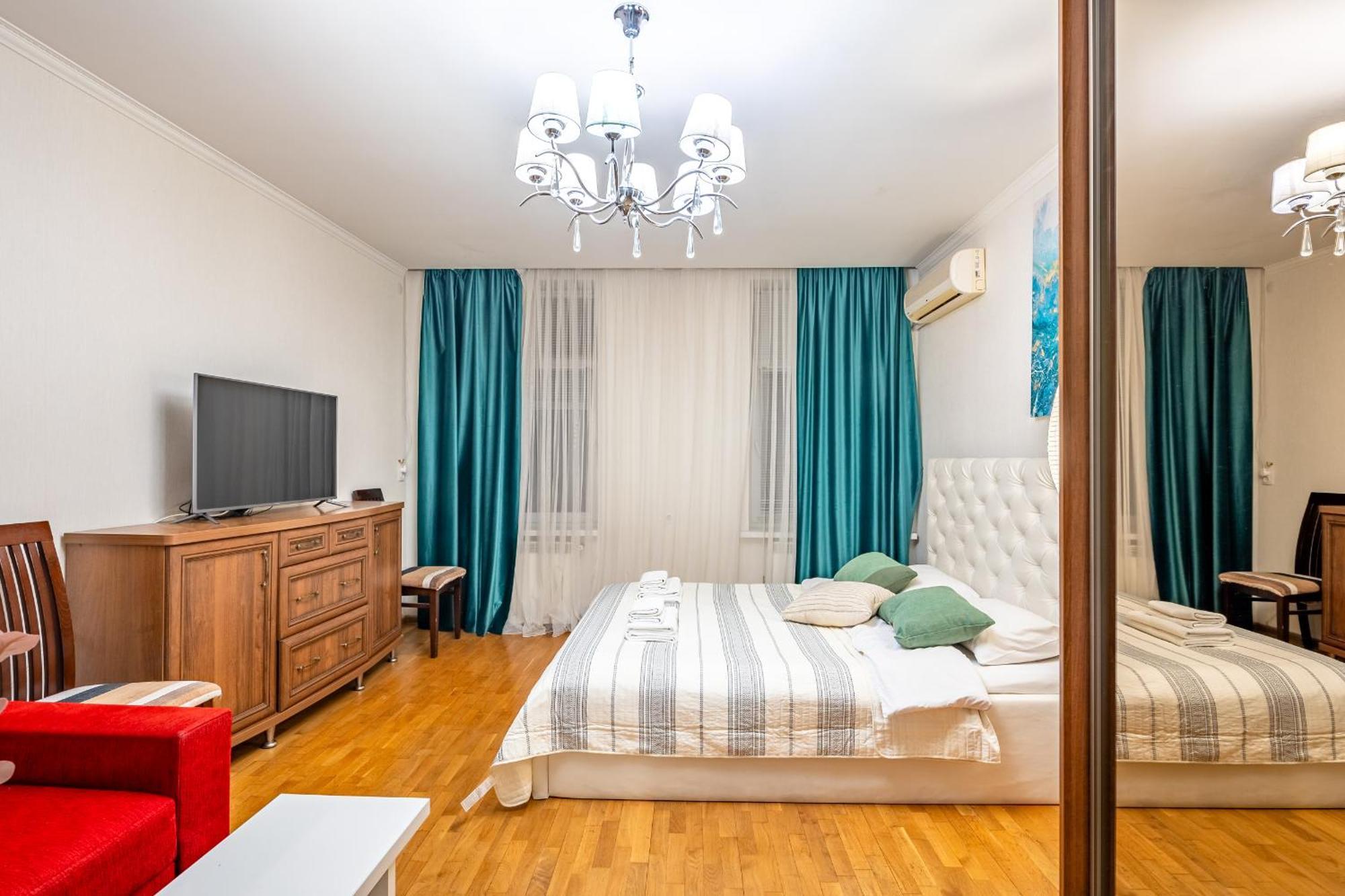 Just Another Comfy Apartment On The Main Squere. 2 Bedrooms, Own Heating, Ac 리비프 외부 사진