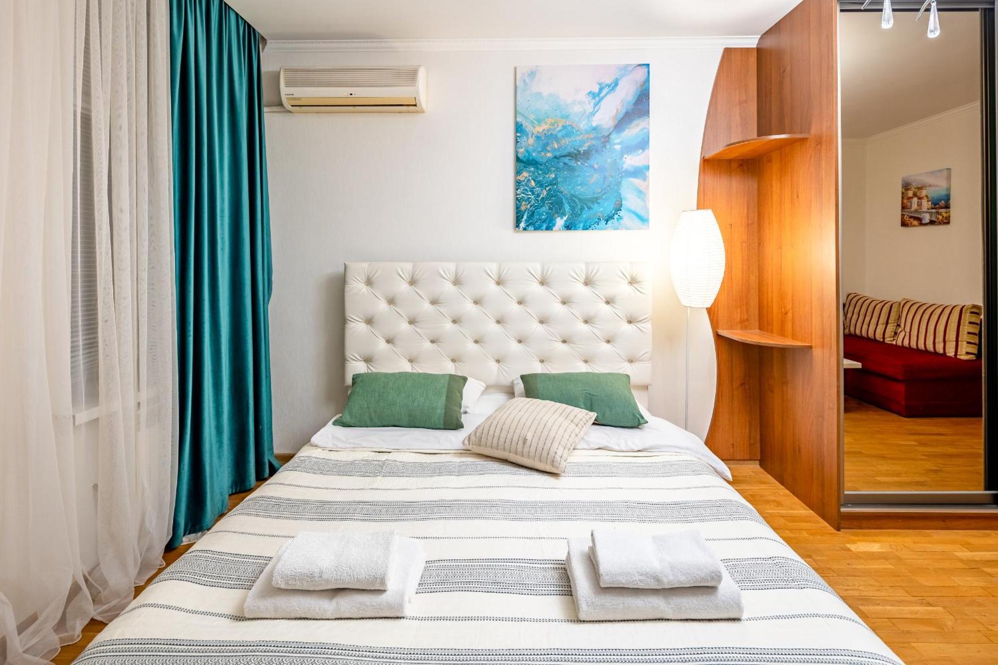 Just Another Comfy Apartment On The Main Squere. 2 Bedrooms, Own Heating, Ac 리비프 외부 사진