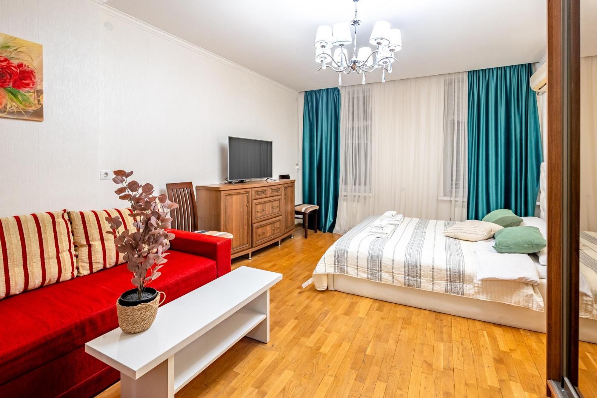 Just Another Comfy Apartment On The Main Squere. 2 Bedrooms, Own Heating, Ac 리비프 외부 사진