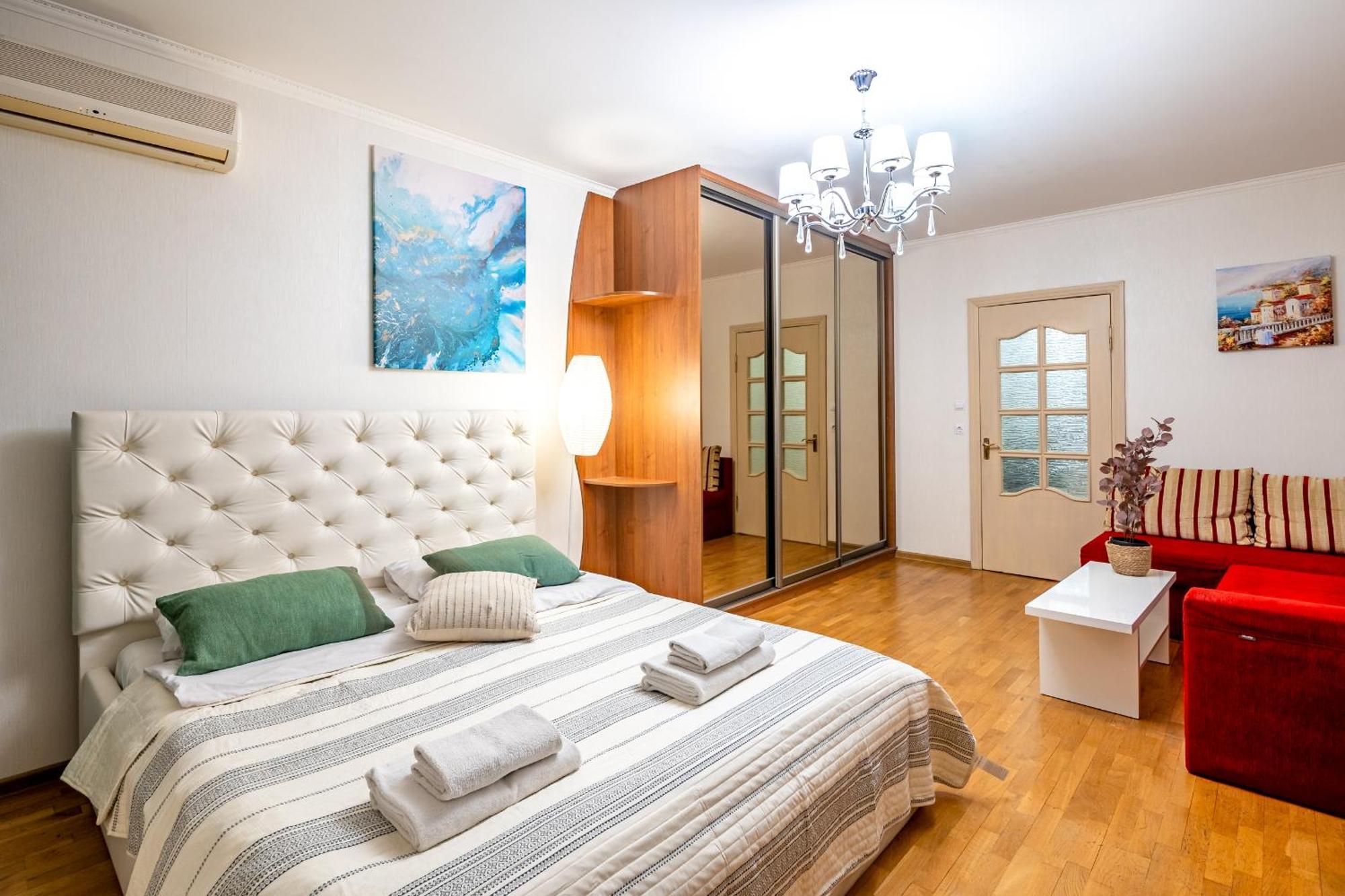 Just Another Comfy Apartment On The Main Squere. 2 Bedrooms, Own Heating, Ac 리비프 외부 사진